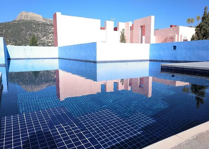 Estudio En La Muralla Roja *